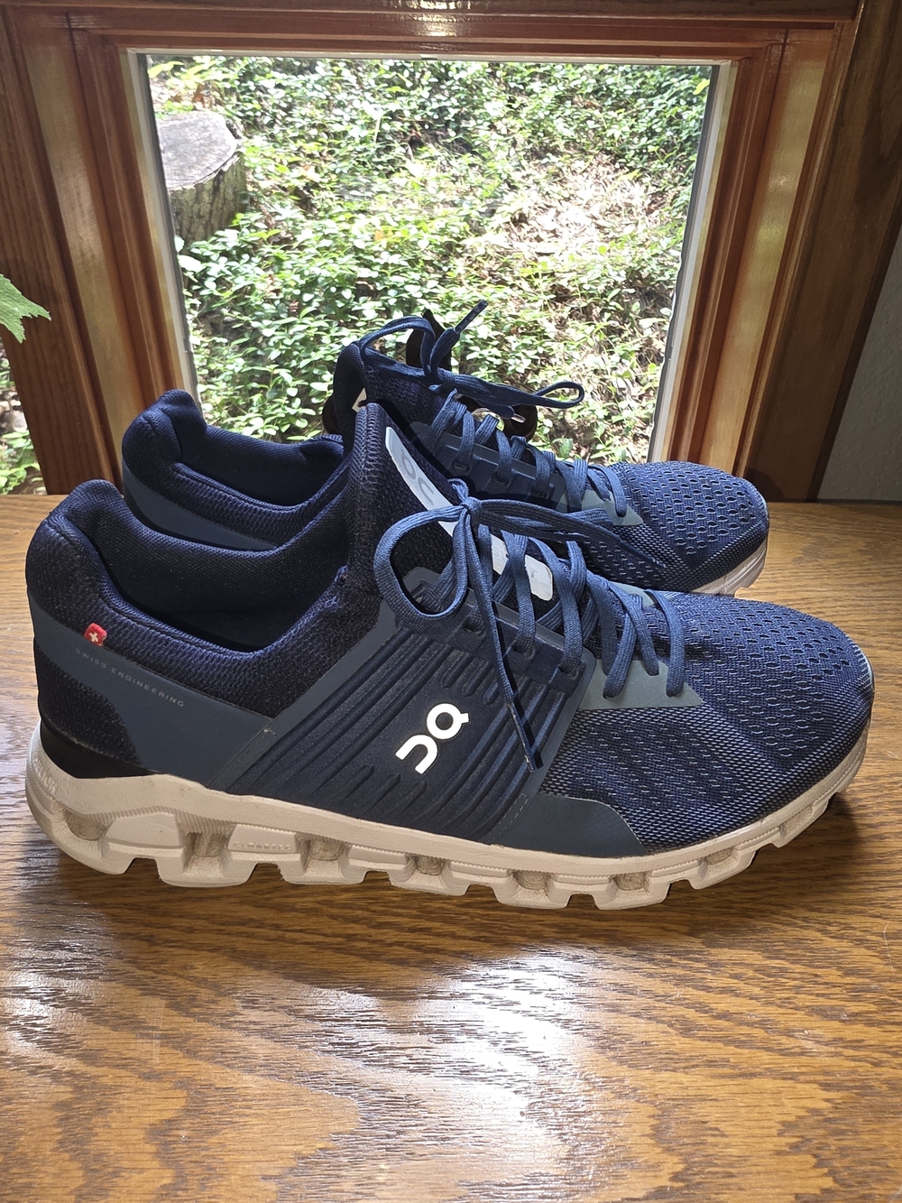 On Running Men's Navy and White Cloud  Swift 4 Sneakers Sz 11
